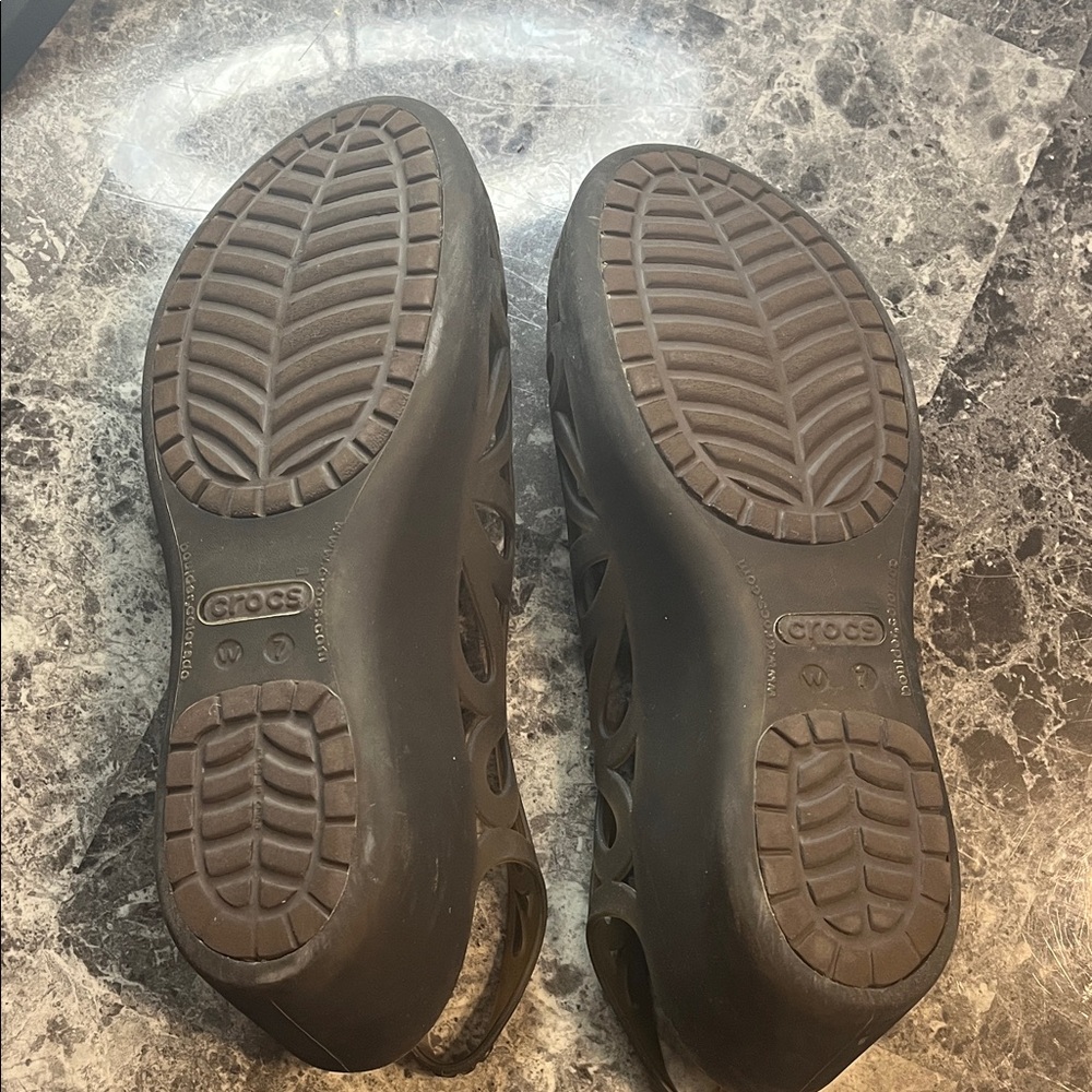 CROCS Women's Olive Flats - Picture 2 of 5